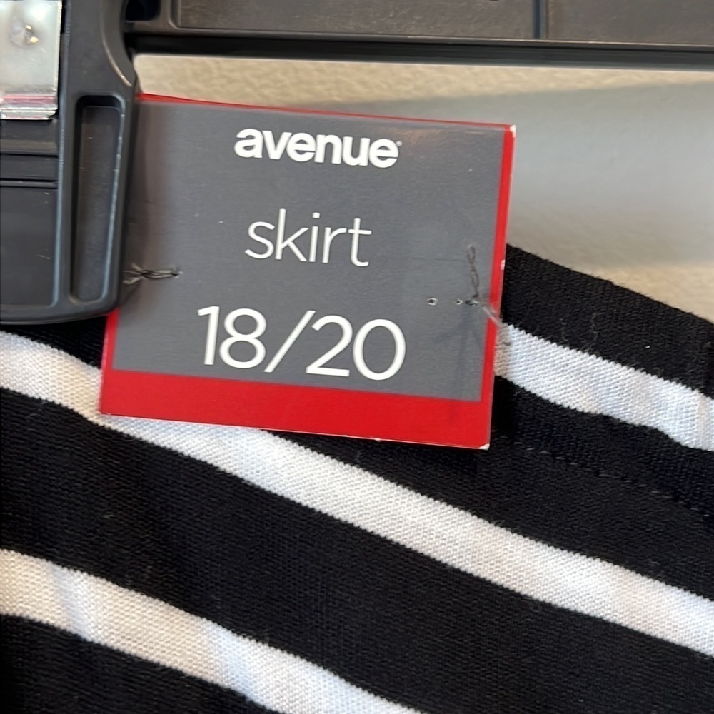 The Avenue long skirt w/ drawstring waist NWT size 18/20 - Picture 7 of 10